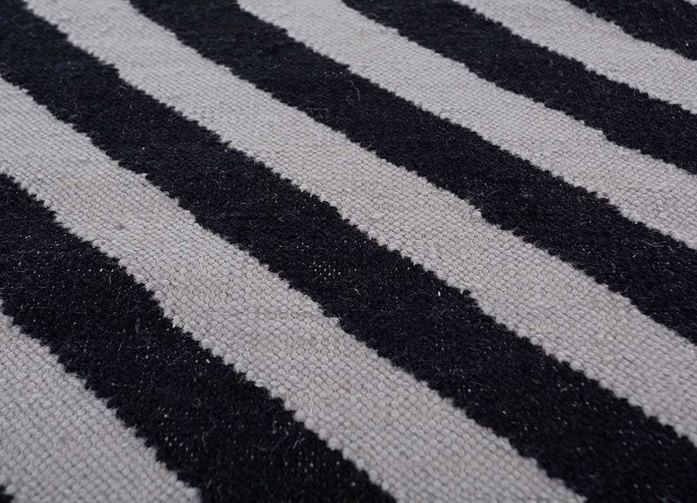 alhambra grey and black wool flat weaves Rug - CloseUp