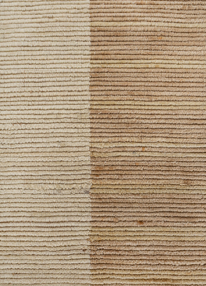 saga gold wool hand loom Rug - CloseUp