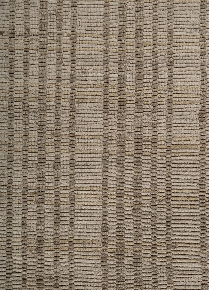 saga gold wool hand loom Rug - CloseUp