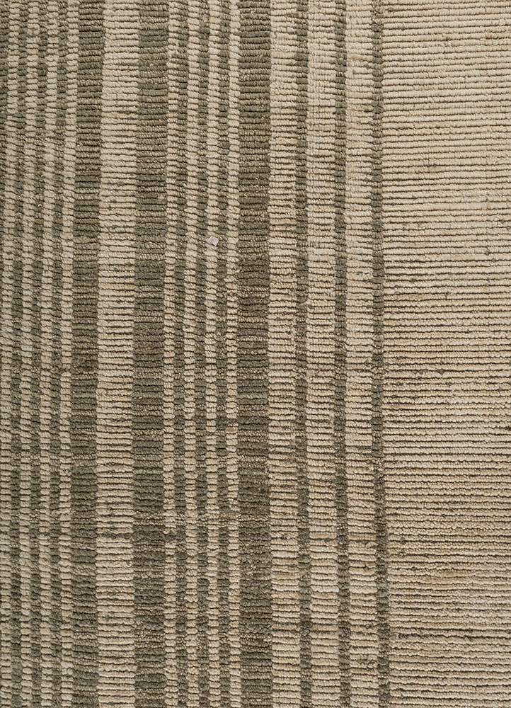 saga gold wool hand loom Rug - CloseUp