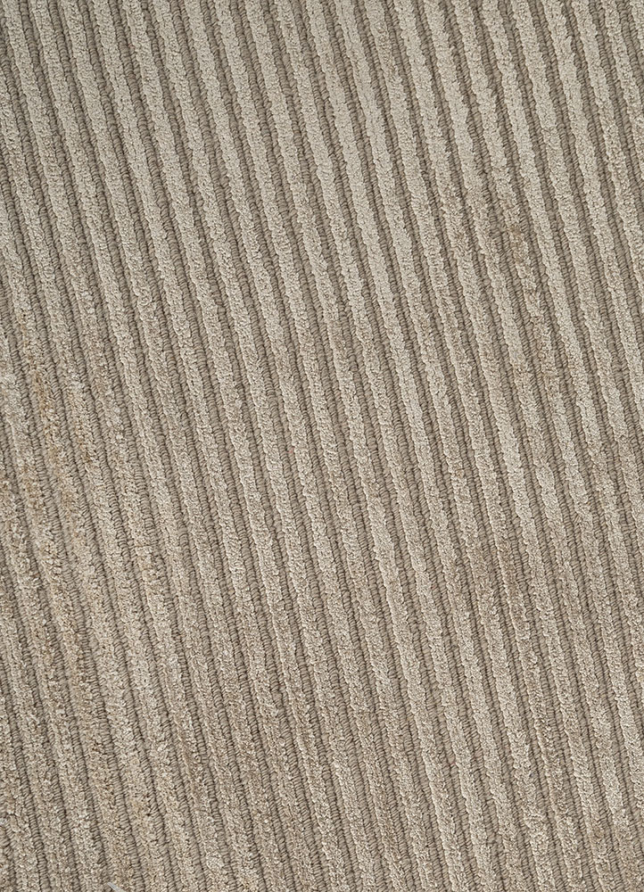 saga ivory wool and viscose hand loom Rug - CloseUp