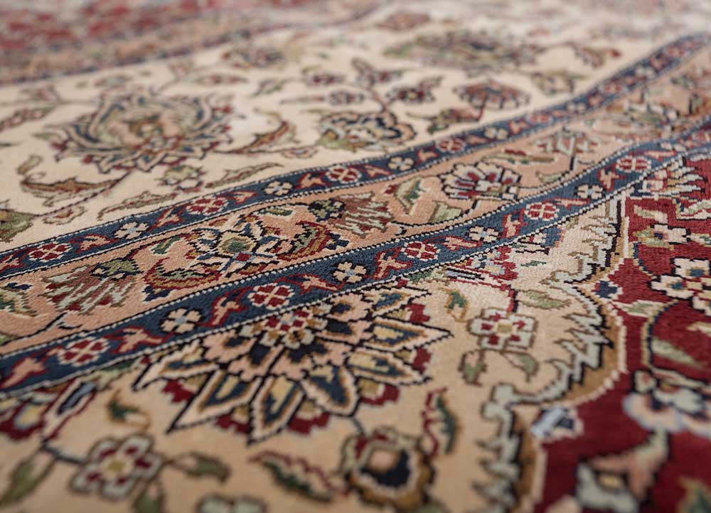 gulmarg red and orange silk hand knotted Rug - CloseUp