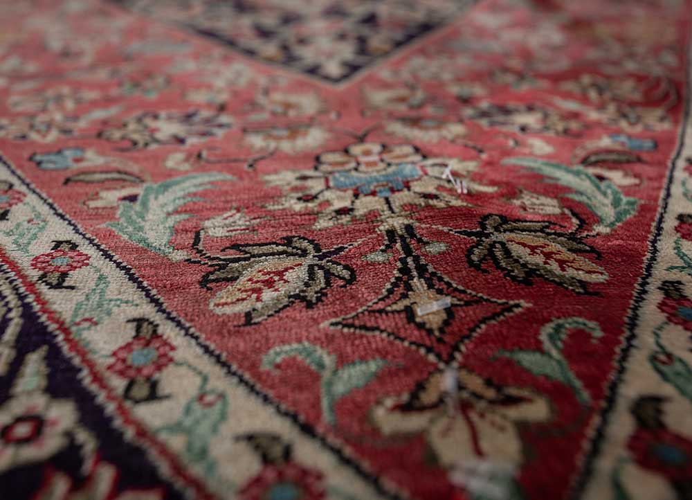 gulmarg pink and purple silk hand knotted Rug - CloseUp