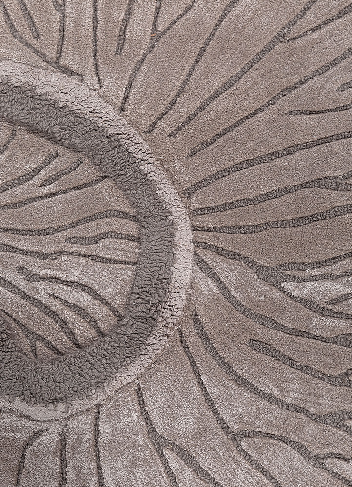 aurelia grey and black wool and viscose hand tufted Rug - CloseUp