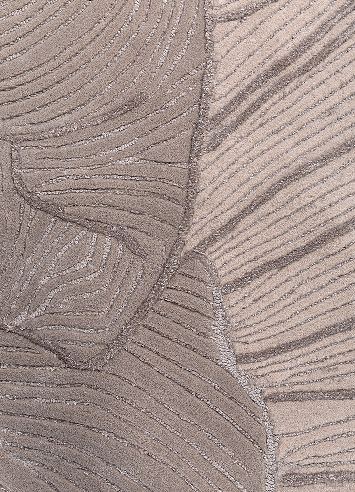 aurelia grey and black wool and viscose hand tufted Rug - CloseUp