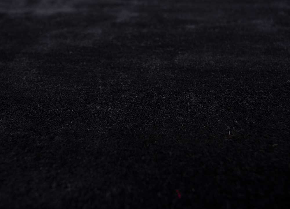 cera grey and black viscose hand tufted Rug - CloseUp