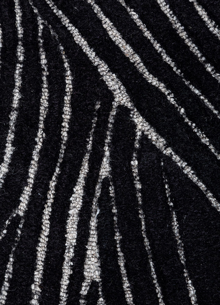 infini grey and black wool and viscose hand tufted Rug - CloseUp
