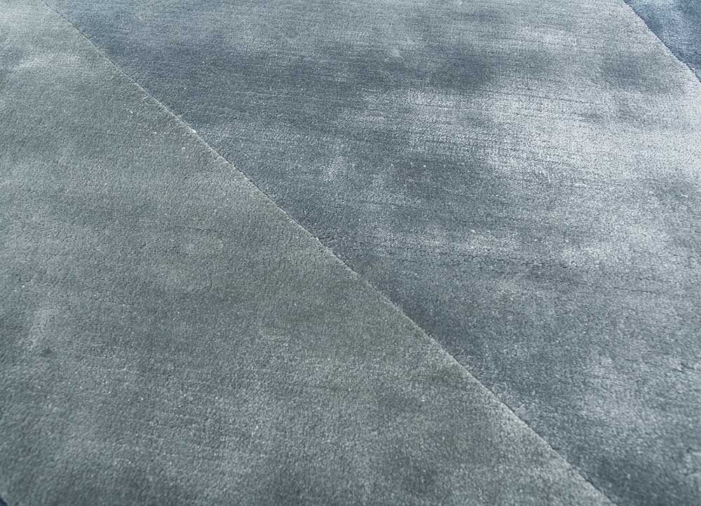 come around blue viscose hand tufted Rug - CloseUp