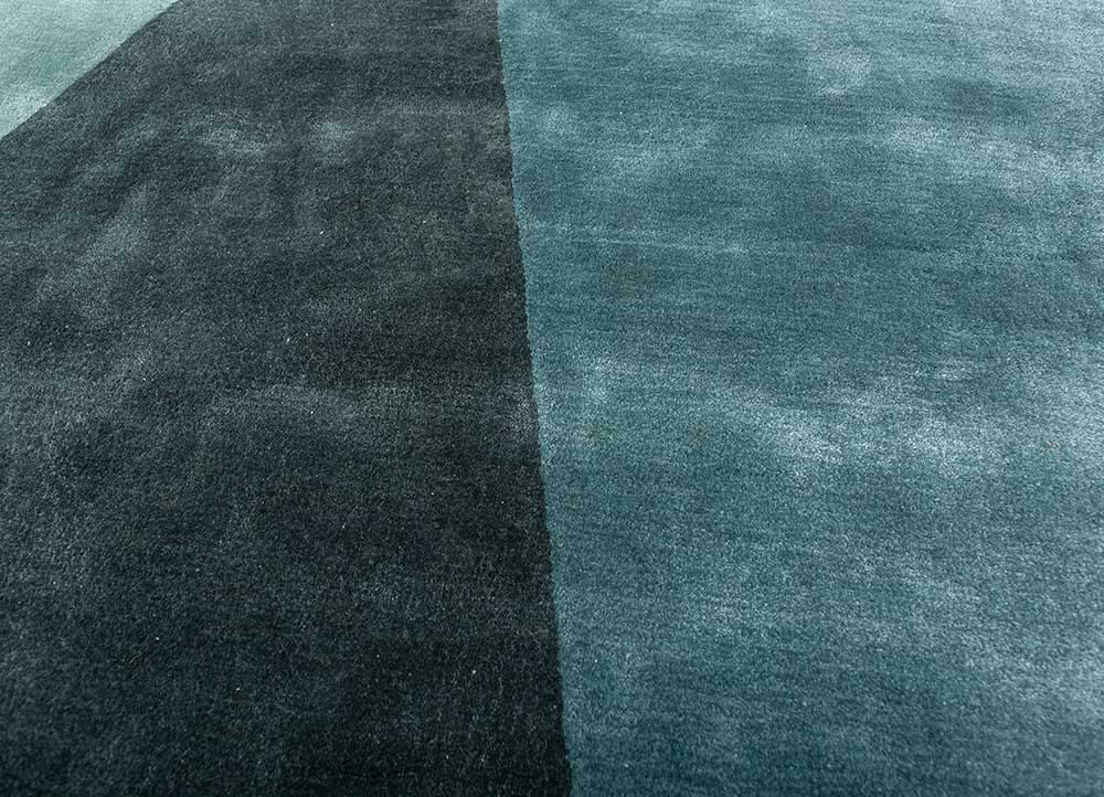come around blue viscose hand tufted Rug - CloseUp