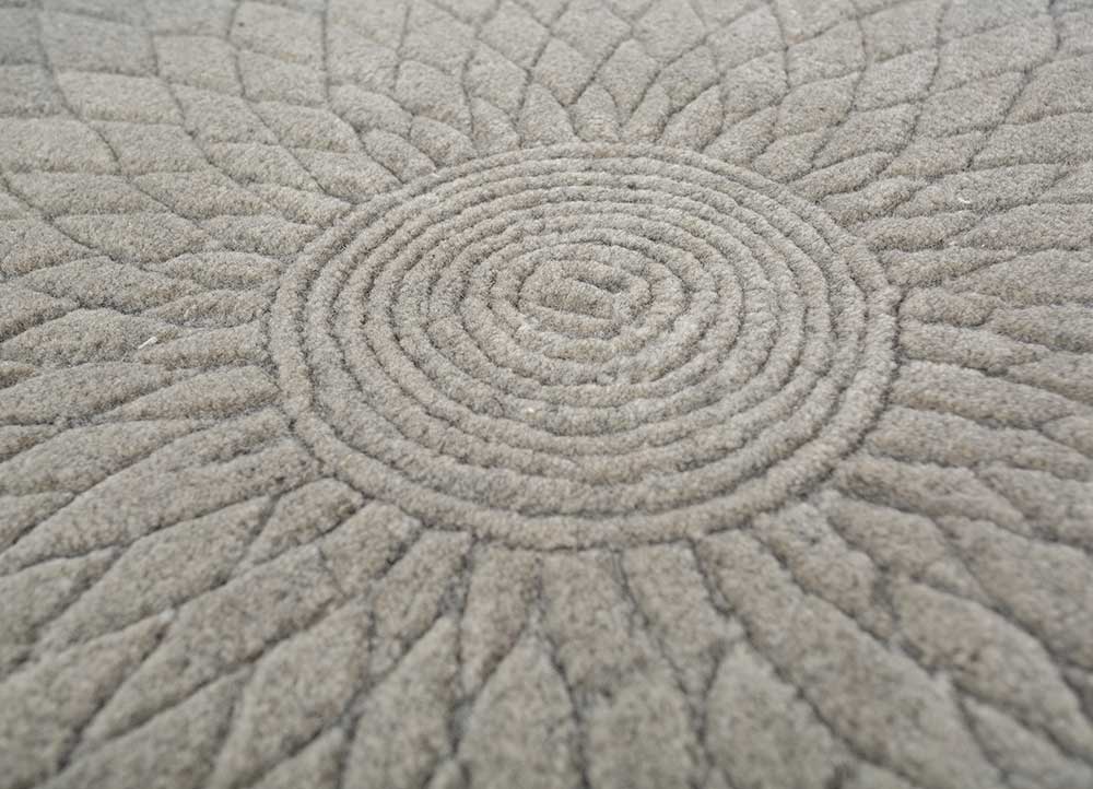 chroma grey and black wool hand tufted Rug - CloseUp