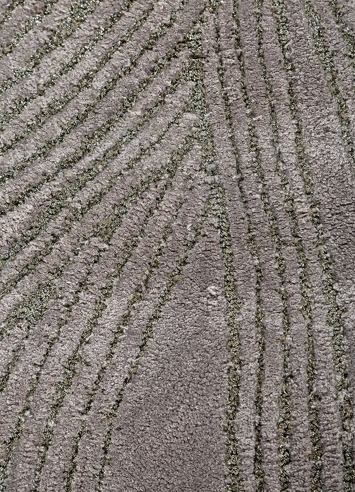 infini grey and black viscose hand tufted Rug - CloseUp