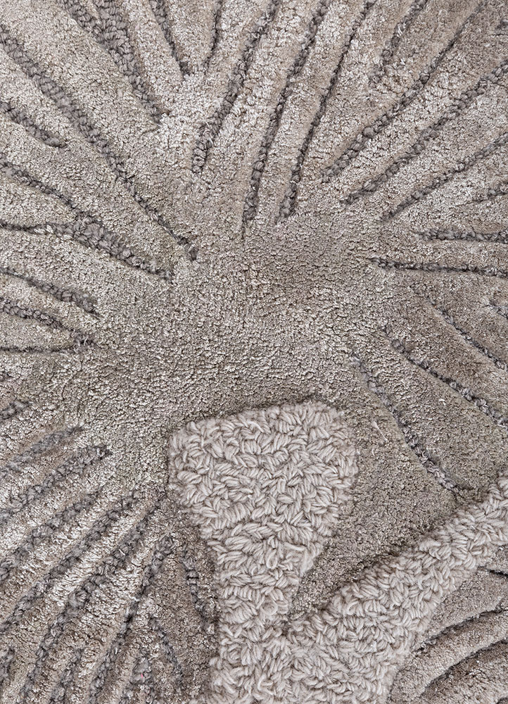 aurelia grey and black wool and viscose hand tufted Rug - CloseUp