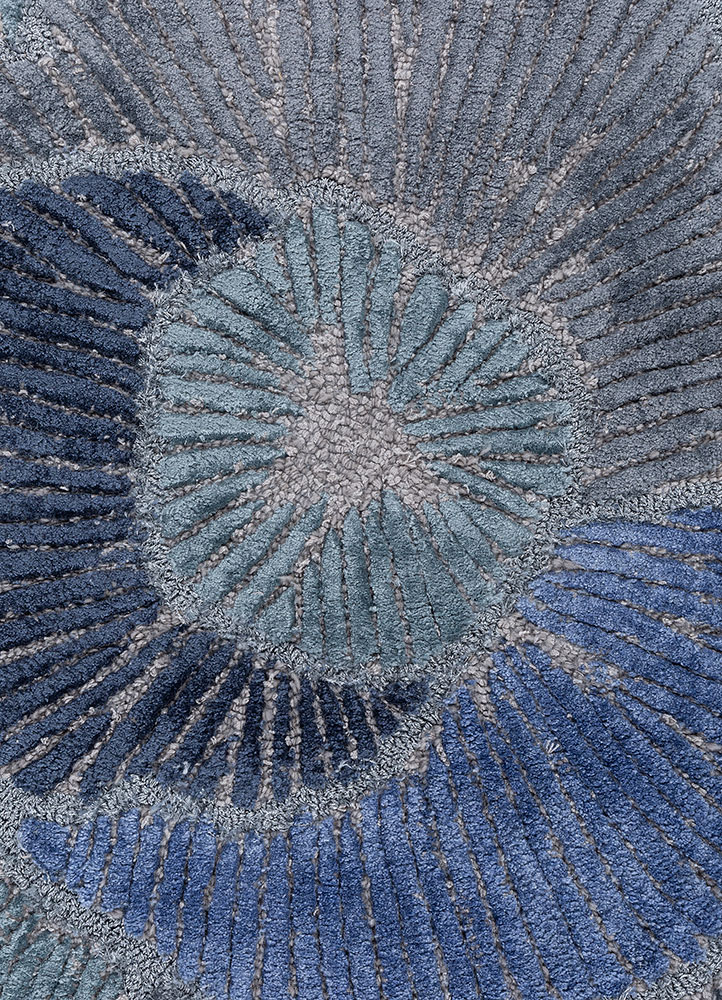 aurelia grey and black wool and viscose hand tufted Rug - CloseUp