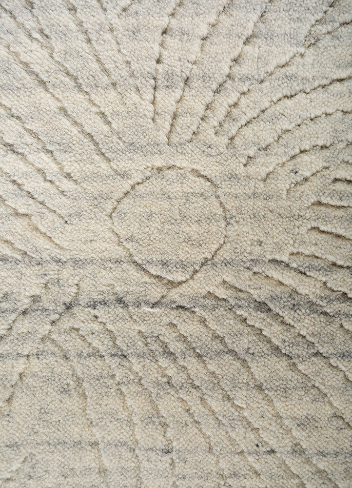 forme grey and black wool hand loom Rug - CloseUp