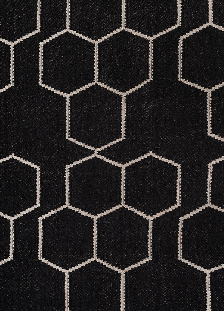 indusbar grey and black polyester flat weaves Rug - CloseUp