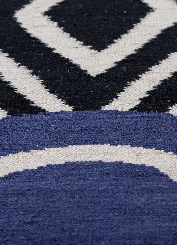 alhambra grey and black wool flat weaves Rug - CloseUp