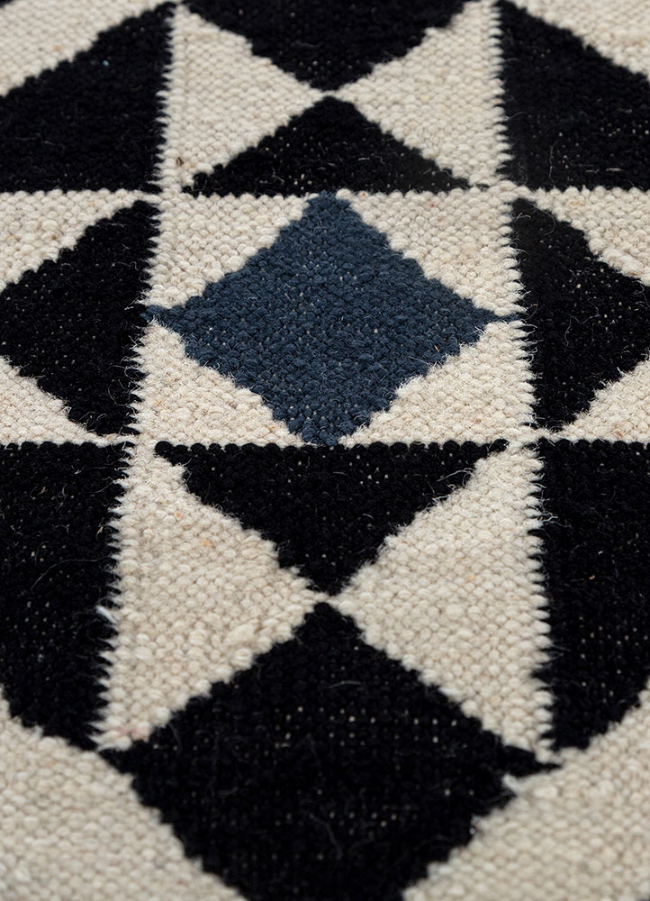 alhambra grey and black wool flat weaves Rug - CloseUp