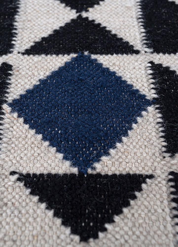 alhambra grey and black wool flat weaves Rug - CloseUp