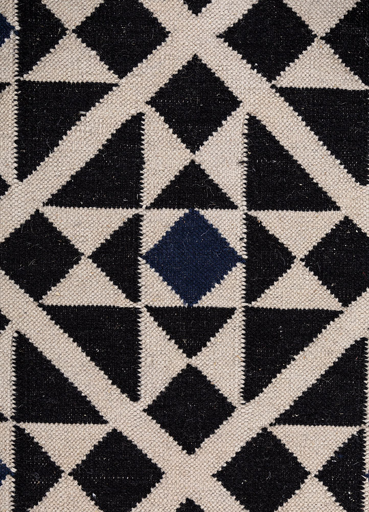 alhambra grey and black wool flat weaves Rug - CloseUp