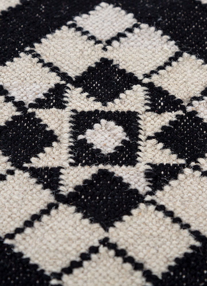 alhambra grey and black wool flat weaves Rug - CloseUp