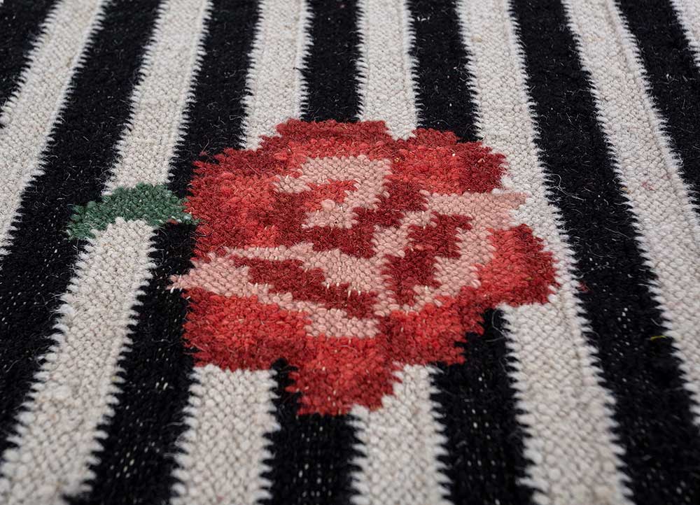 alhambra grey and black wool flat weaves Rug - CloseUp