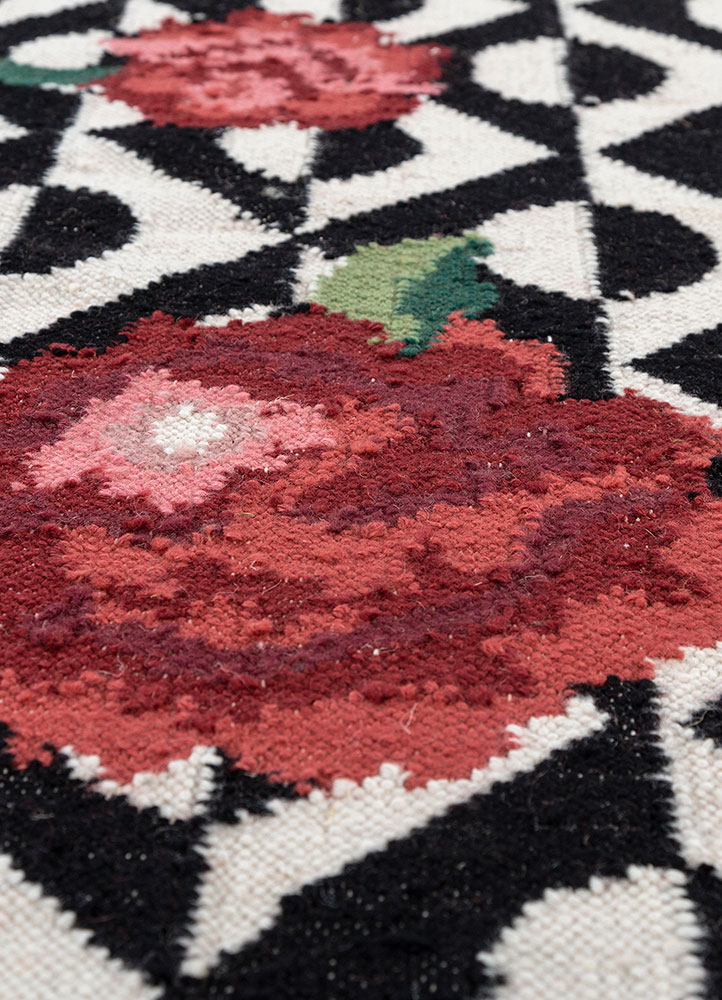 alhambra grey and black wool flat weaves Rug - CloseUp