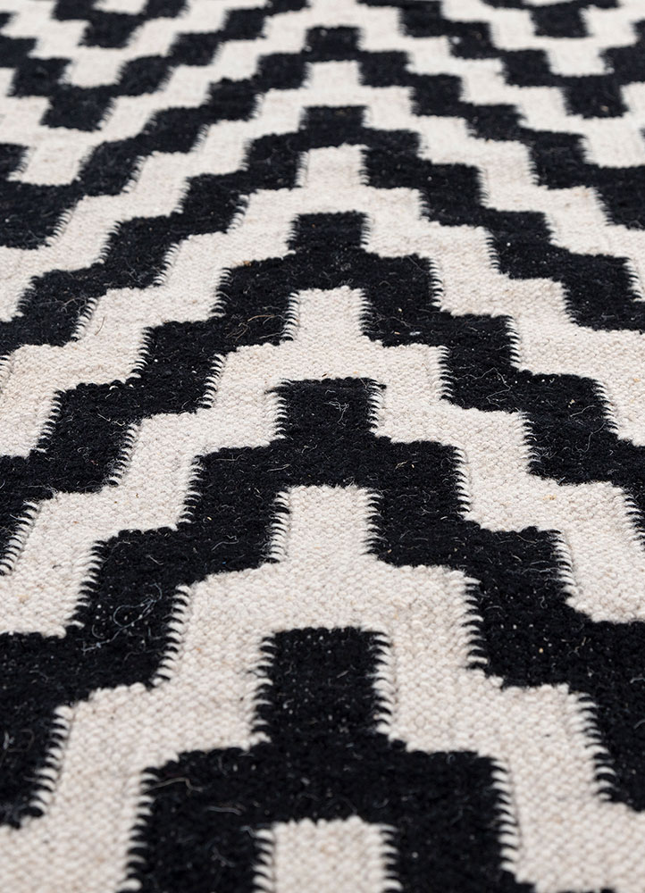 alhambra grey and black wool flat weaves Rug - CloseUp