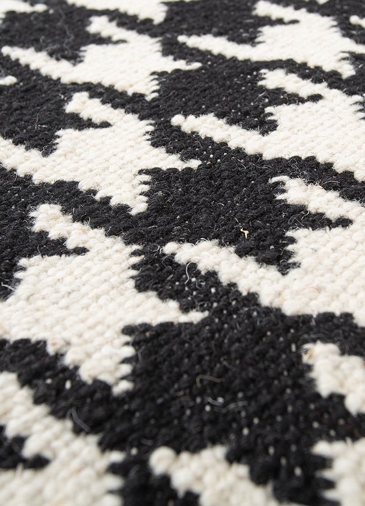 alhambra grey and black wool flat weaves Rug - CloseUp