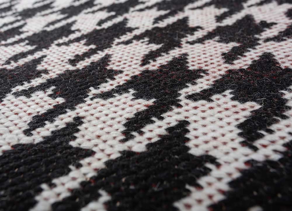 alhambra grey and black wool and viscose flat weaves Rug - CloseUp