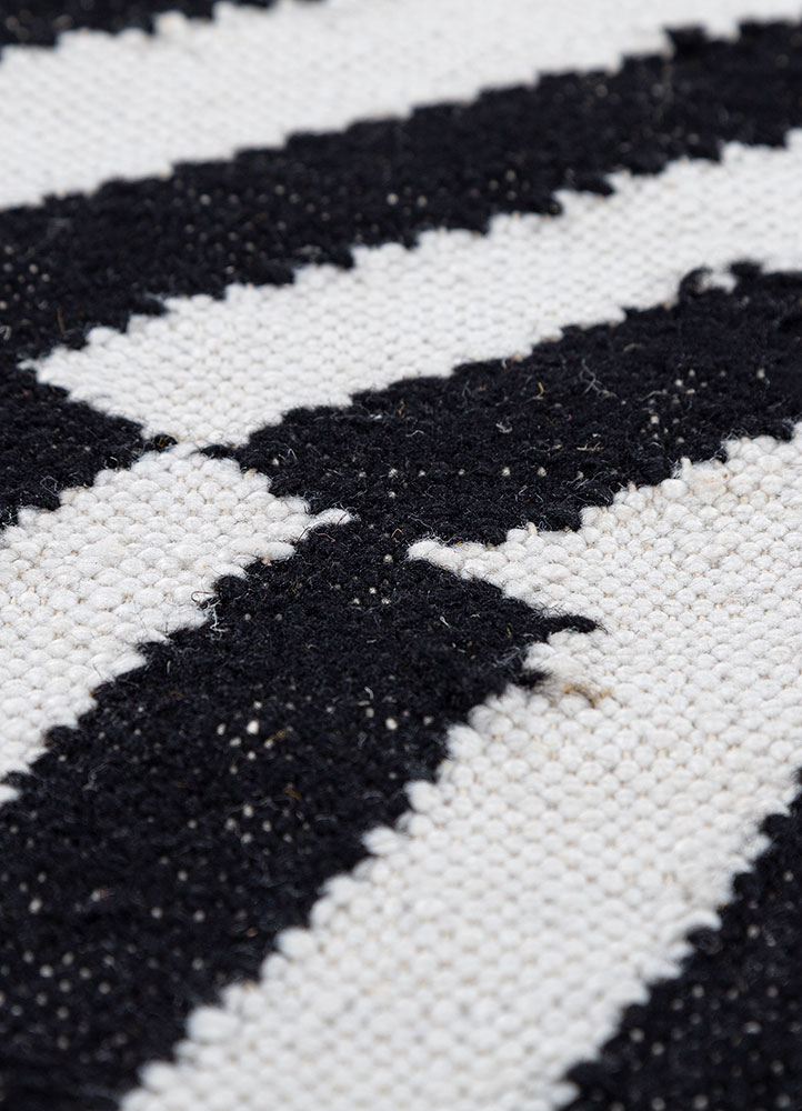 alhambra grey and black wool flat weaves Rug - CloseUp