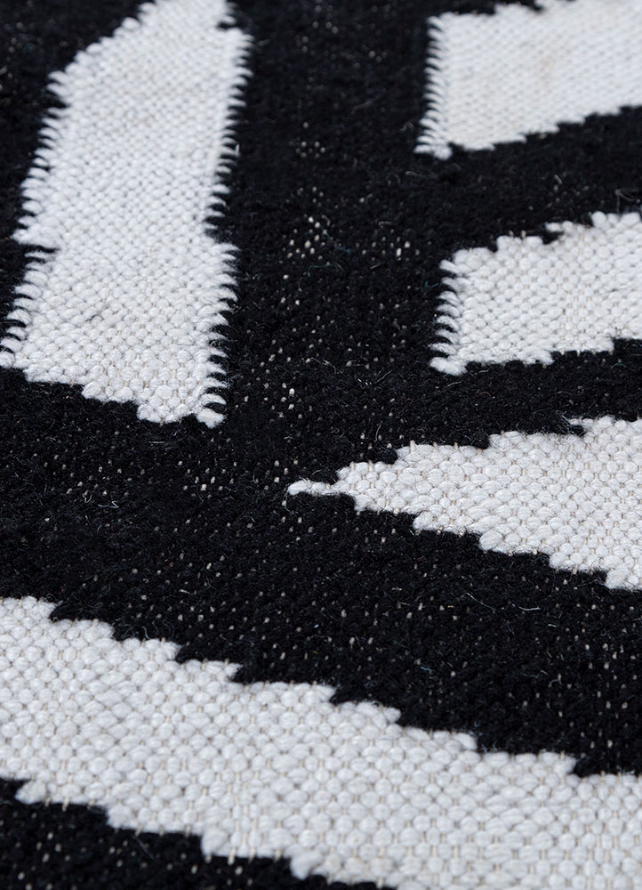 alhambra grey and black wool flat weaves Rug - CloseUp