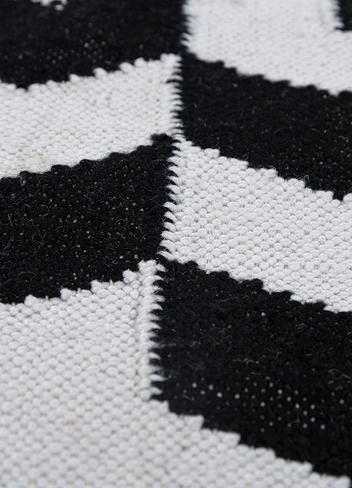 alhambra grey and black wool flat weaves Rug - CloseUp
