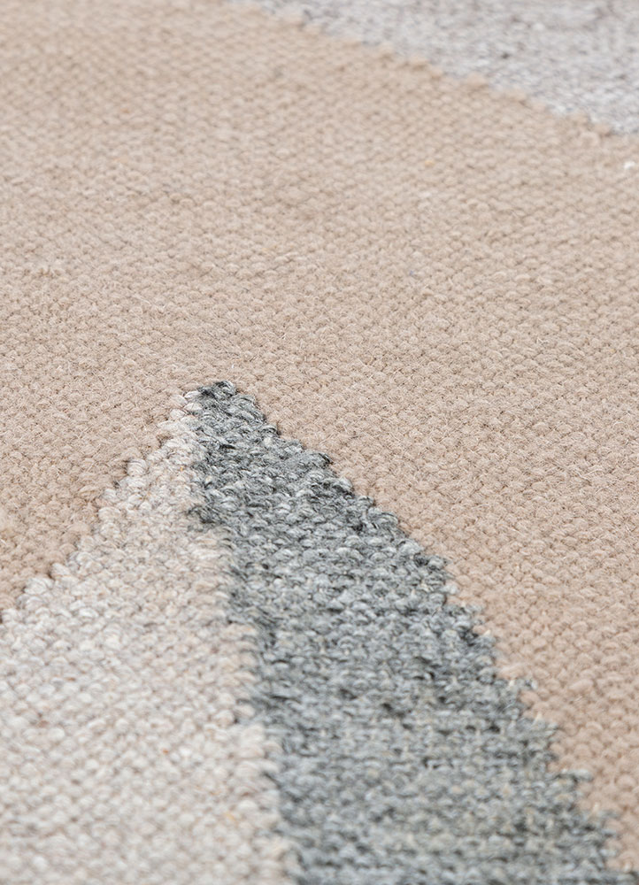 orenda grey and black wool and viscose flat weaves Rug - CloseUp