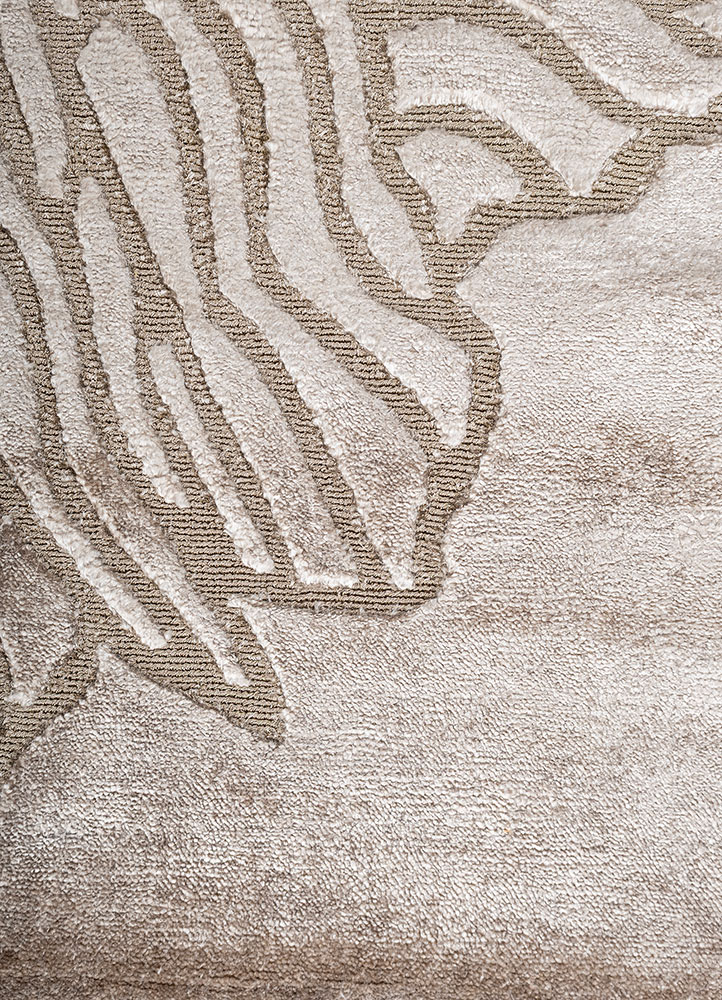 azalea ivory bamboo silk and zari hand knotted Rug - CloseUp