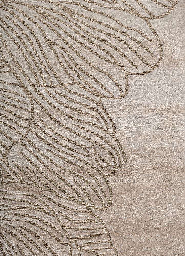 azalea ivory bamboo silk and zari hand knotted Rug - CloseUp