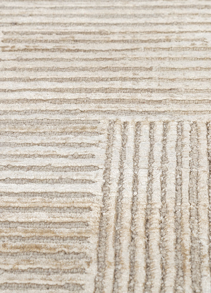 azalea gold wool and bamboo silk hand knotted Rug - CloseUp
