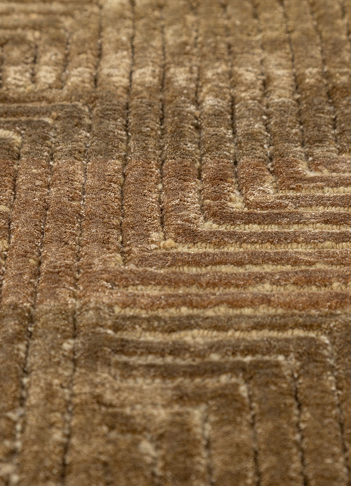 azalea gold wool and bamboo silk hand knotted Rug - CloseUp