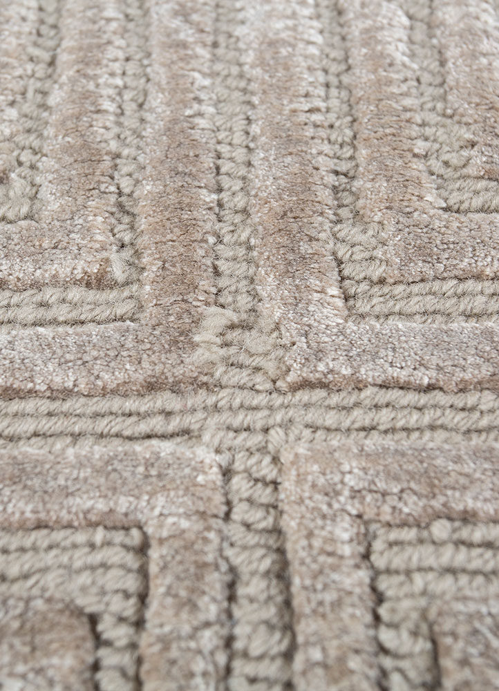 azalea grey and black wool and bamboo silk hand knotted Rug - CloseUp