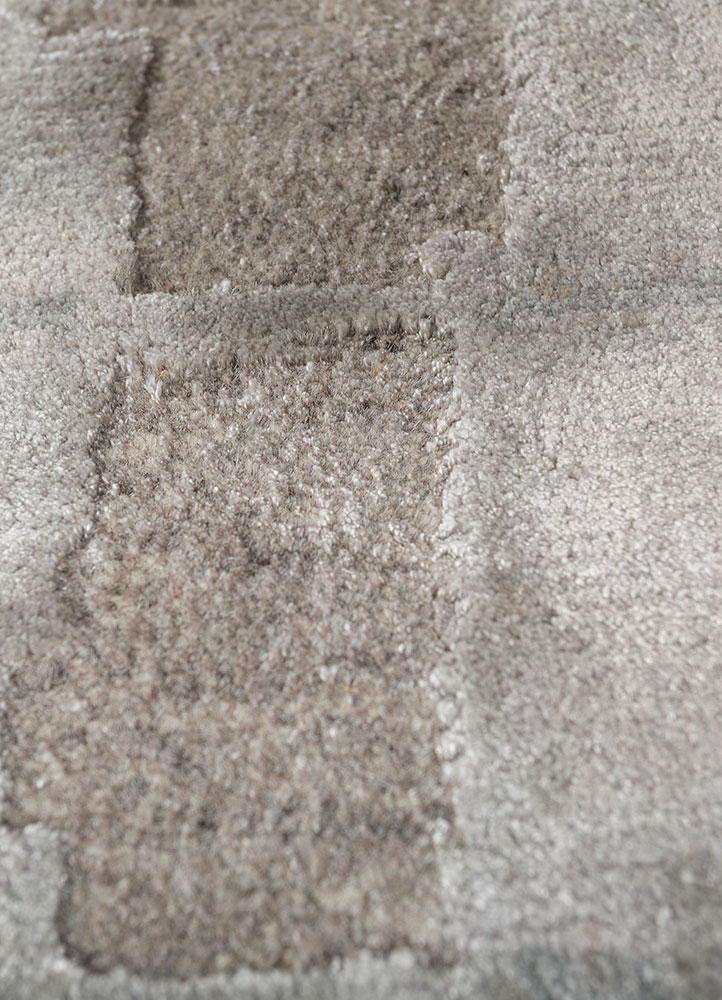 manifest grey and black wool and bamboo silk hand knotted Rug - CloseUp