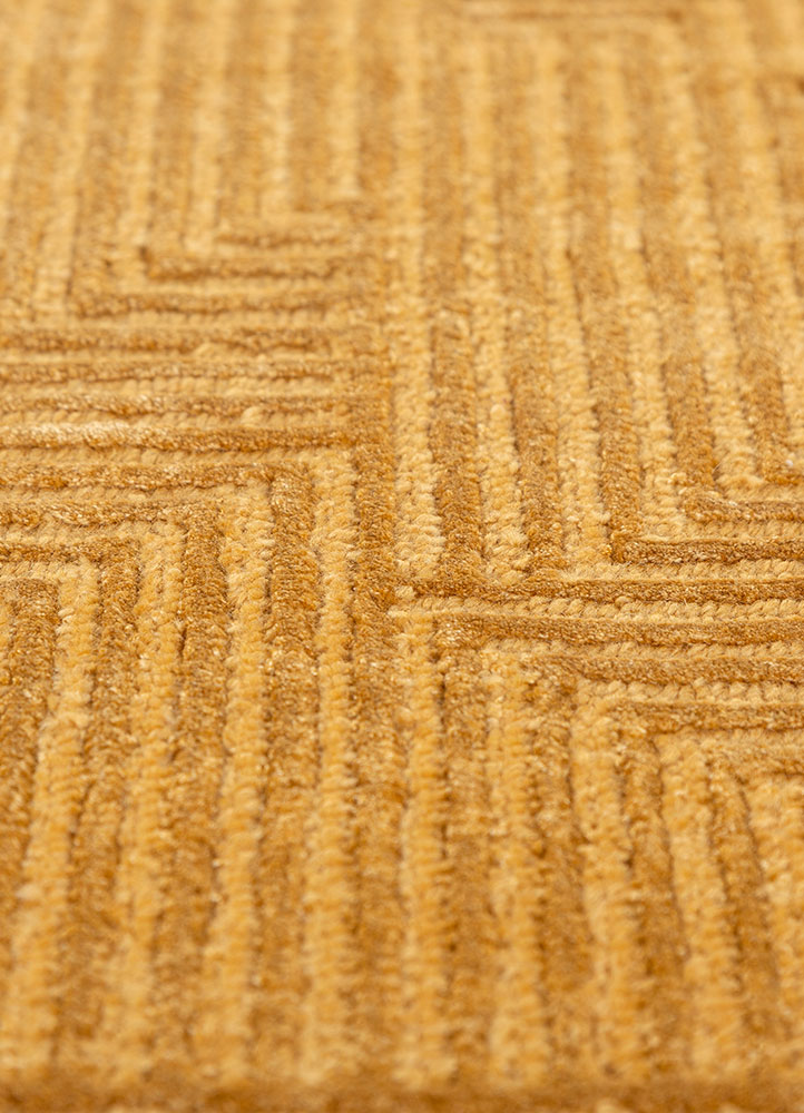 azalea gold wool and bamboo silk hand knotted Rug - CloseUp