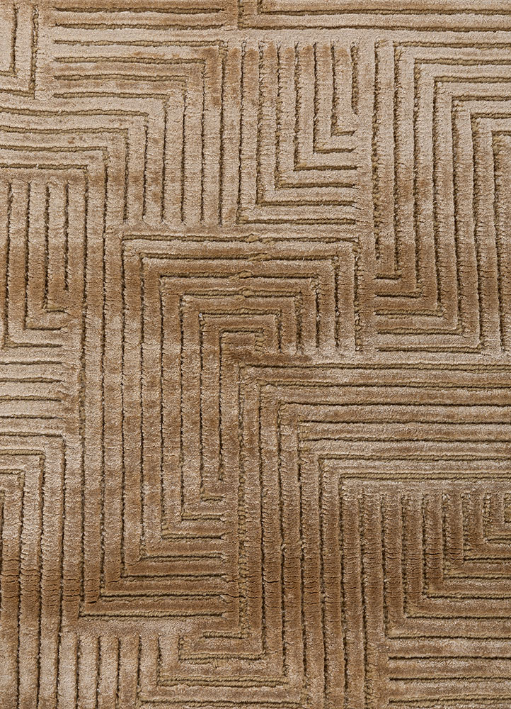 azalea gold wool and bamboo silk hand knotted Rug - CloseUp