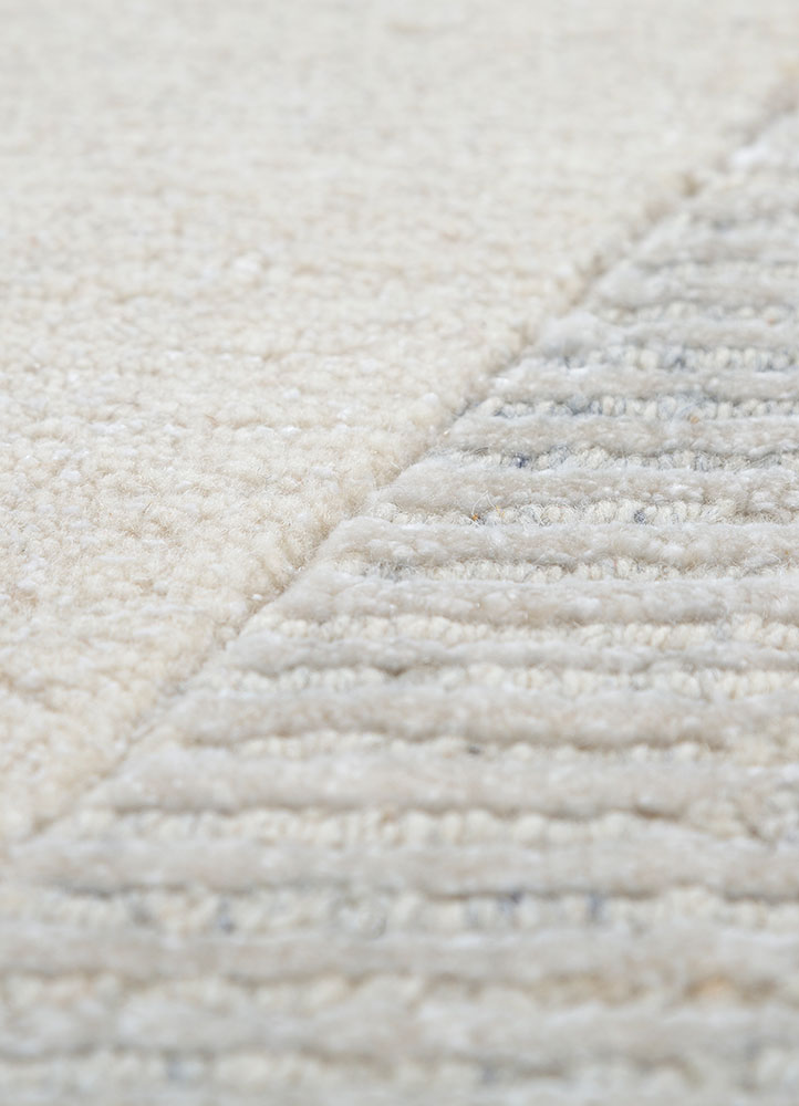 zuri ivory wool and bamboo silk hand knotted Rug - CloseUp