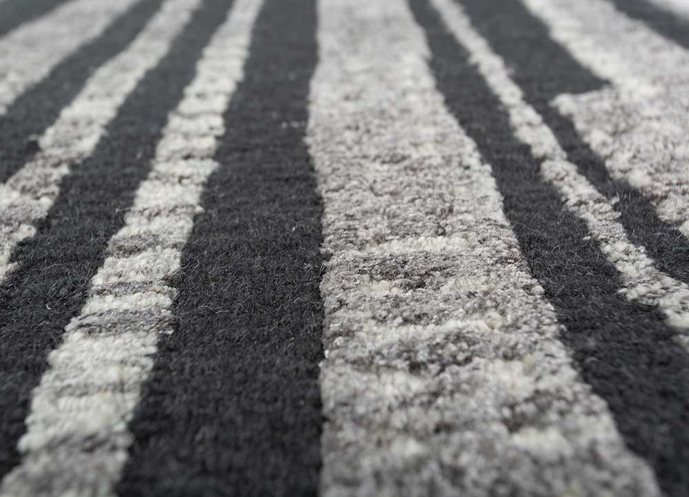 manifest blue wool and bamboo silk hand knotted Rug - CloseUp