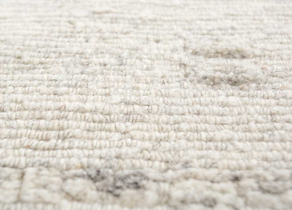 manifest ivory wool hand knotted Rug - CloseUp