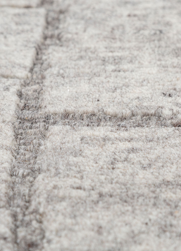 manifest ivory wool hand knotted Rug - CloseUp