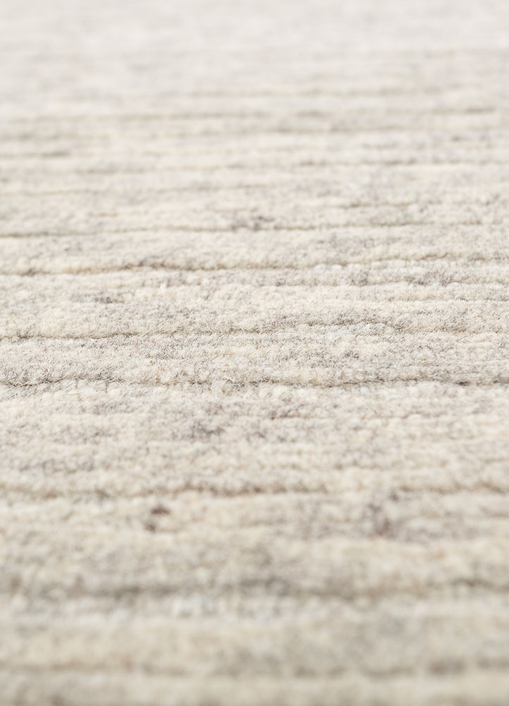 manifest ivory wool hand knotted Rug - CloseUp
