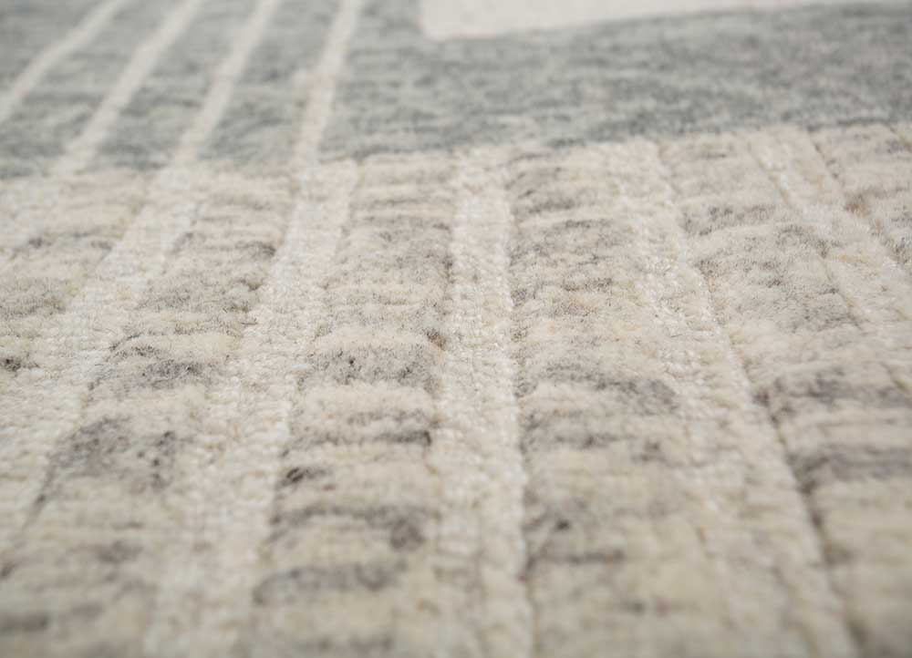 manifest ivory wool hand knotted Rug - CloseUp