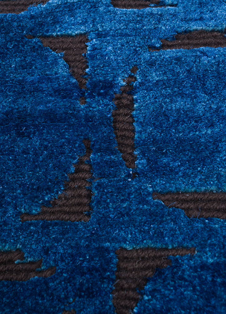 azalea blue wool and silk hand knotted Rug - CloseUp