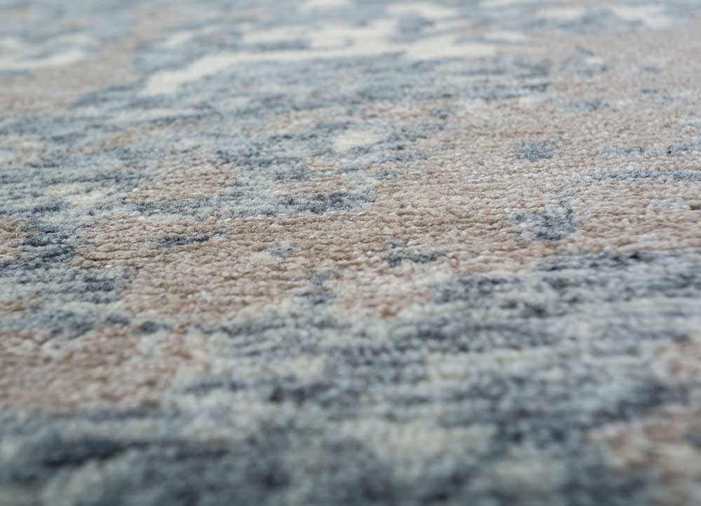 uvenuti ivory wool hand knotted Rug - CloseUp