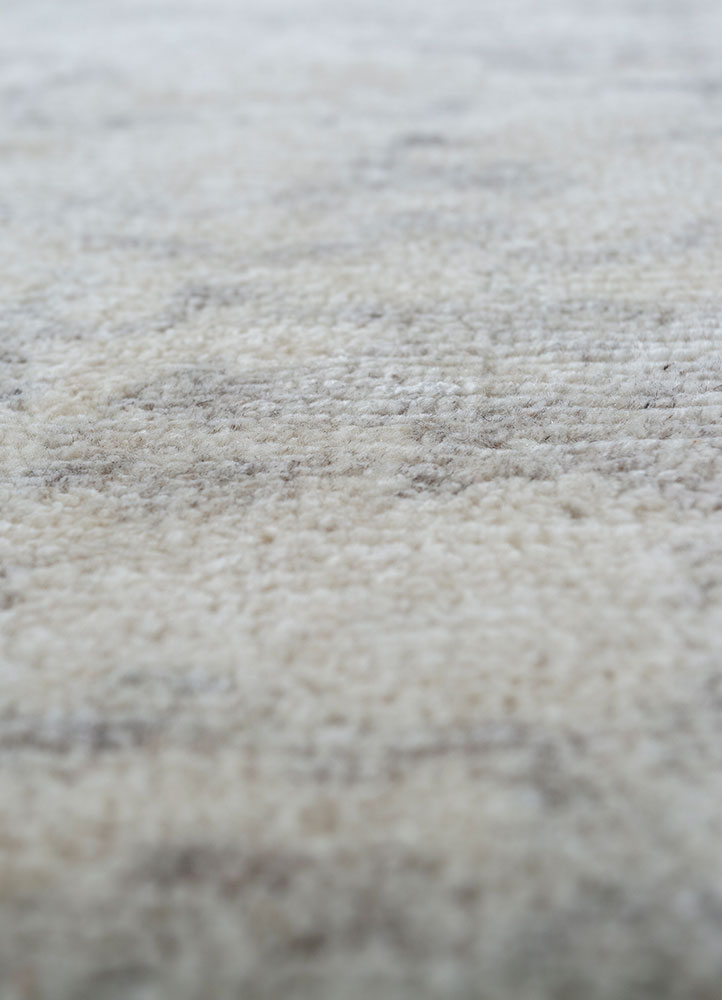 uvenuti grey and black wool hand knotted Rug - CloseUp